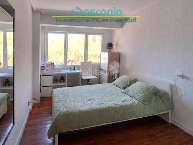 Piso en venta en Basauri, Kalero Basozelai. Inmobiliaria Basconia gestiona la venta de vivienda muy cerca de Los Burros con tres dormitorios. Pisos.
