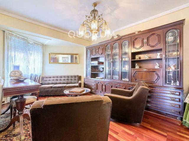 Piso en venta en Basauri, Kalero Basozelai. Piso De 2 Dormitorios Origen 3 y 2 Baños Con Parcela De Garaje, Dos Ascensores y Balcón Con Vistas Despejadas En Zona Ayuntamiento. Pisos.