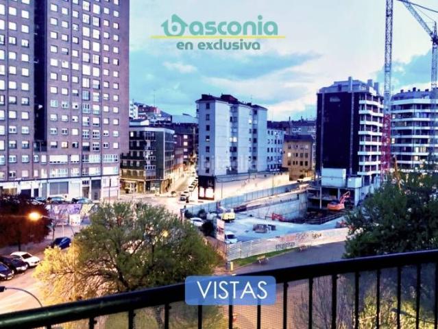 Piso en venta en Basauri, Pozokoetxe. Inmobiliaria Basconia gestiona la venta de vivienda con ascensor en Pozokoetxe exterior y soleada. Pisos.