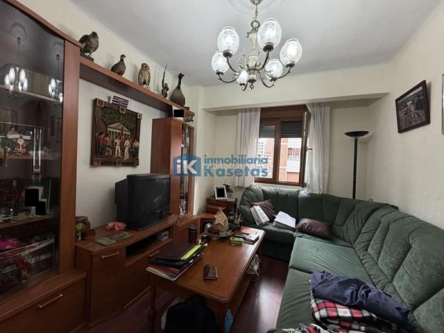 Piso en venta en Basauri, Pozokoetxe. Pisos.