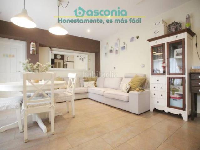 Piso en venta en Basauri, Urbi. Inmobiliaria Basconia gestiona la venta de vivienda en Urbi con ascensor para entrar a vivir. Pisos.