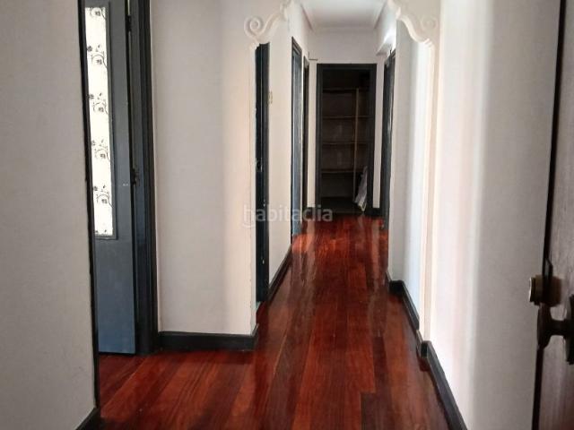 Piso en venta en Barakaldo, Arteagabeitia Retuerto Kareaga. Amplio piso exterior de 4 habitaciones con ascensor y portal reformado en Baracaldo. Pisos.
