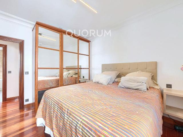 Piso en venta en Barakaldo, Arteagabeitia Retuerto Kareaga. Ubicación de prestigio para un estilo de vida incomparable. Junto al BEC. Gran inversión personal y económica. Elegante vivienda d.
