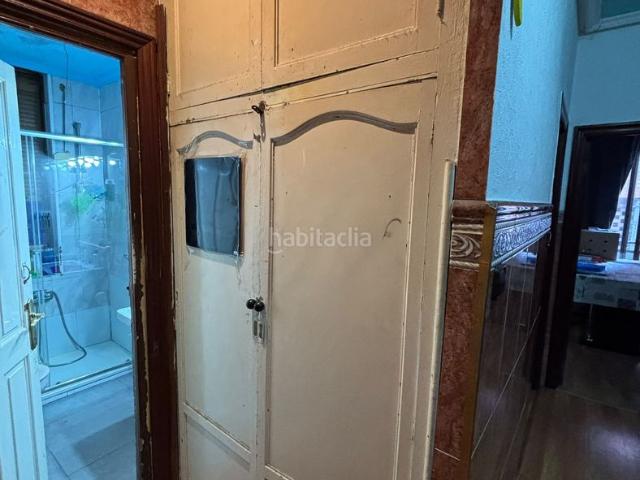 Piso en venta en Barakaldo, Lasesarre. Piso de 84 m con 3 dormitorios y para reformar en San Vicente de Barakaldo. Pisos.
