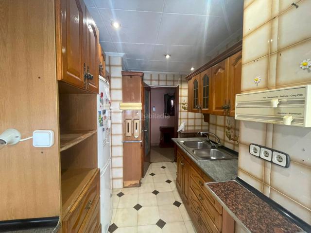 Piso en venta en Barberà del Vallès, Can Serra. Piso de 4 habitaciones con balcón. Pisos Barberà del.