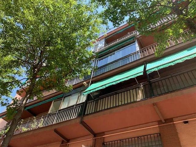 Piso en venta en calle De la Saboneria, Barbera del Vallès, de 92 m² 4 habitaciones por 120.500