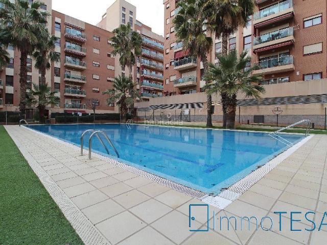 Piso en venta en Barberà del Vallès, Parc d´Europa. CON TERRAZA Y PISCINA. Pisos Barberà del.