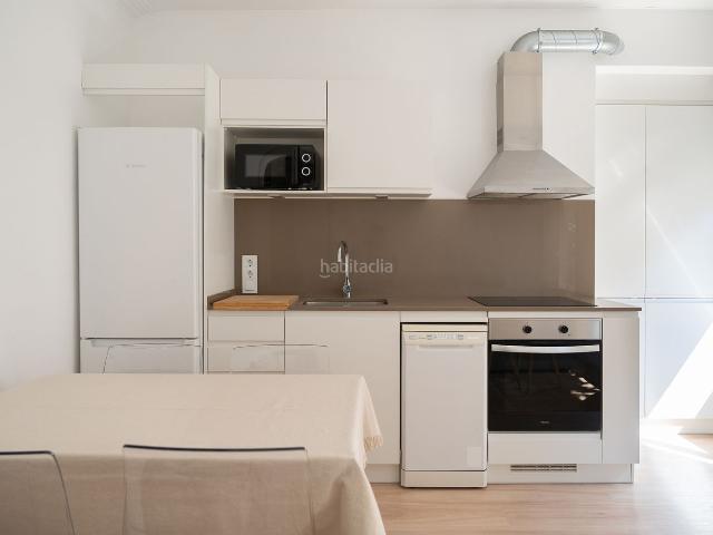 Piso en venta en Barcelona, Tres Torres. Cómodo piso de 1 dormitorio con vistas a los árboles Tres Torres. Pisos.