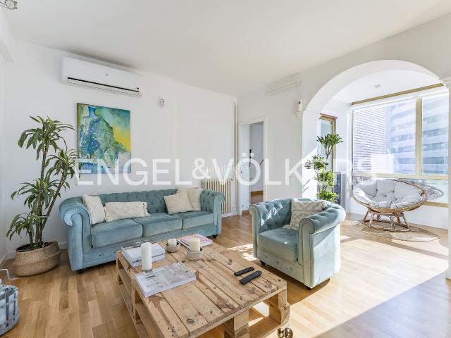 Piso en venta en Barcelona, Tres Torres. Luminoso piso a la venta en Tres Torres. Pisos.