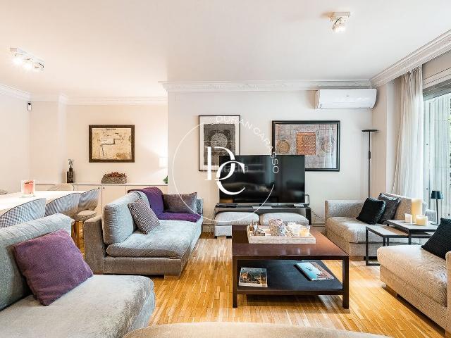 Piso en venta en Barcelona, Tres Torres. Piso de lujo de 200 m2 con terraza en venta en Les Tres Torres, Barcelona. Pisos.