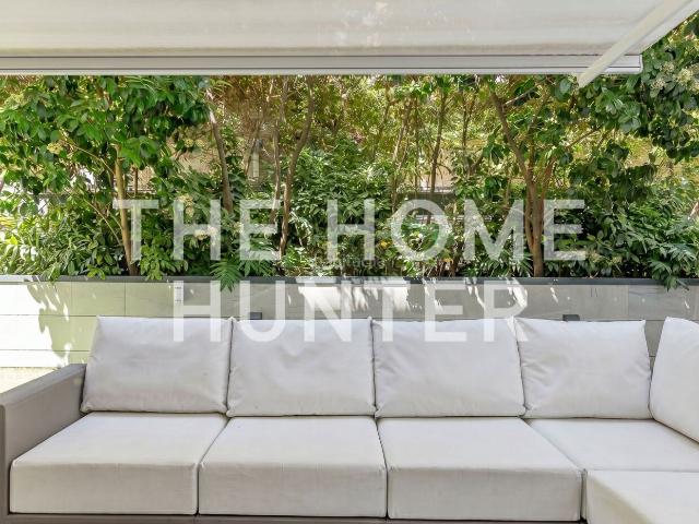 Piso en venta en Barcelona, Tres Torres. Piso de lujo de 280 m2 con piscina, vistas y terraza en venta en Sarrià, Barcelona. Pisos.