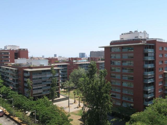 Piso en venta en Barcelona, Tres Torres. Piso en planta octava con excelentes vistas a la ciudad y terraza de 16 m2. Pisos.