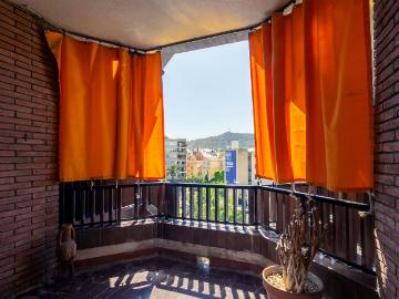 Piso en venta en Barcelona, Tres Torres. Piso en venta a reformar en Vergós. Pisos.