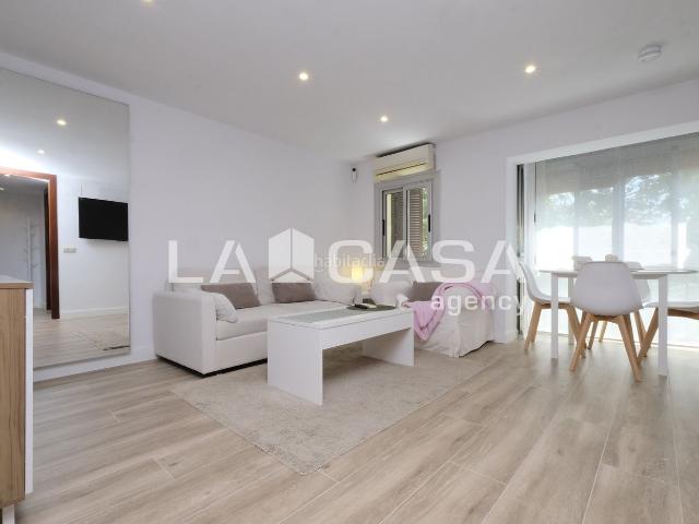 Piso en venta en Barcelona, Trinitat Nova. DOS HABITACIONES CUARTO SIN ASCENSOR. Pisos.