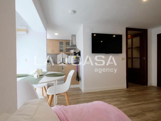 Piso en venta en Barcelona, Trinitat Nova. Piso en venta en Calle d'Empúries, 3. Pisos.