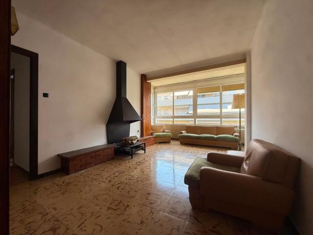 Piso en venta en Barcelona, Turó de la Peira. ¡OPORTUNIDAD¡. Pisos.