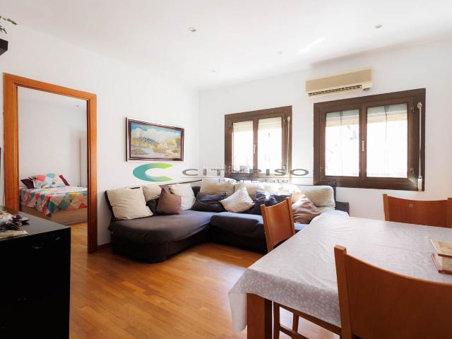 Piso en venta en Barcelona, Turó de la Peira. Pisos.