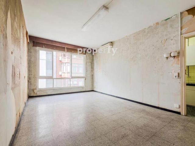 Piso en venta en Barcelona, Vallcarca Penitents. Piso de 4 habitaciones para reformar. Pisos.