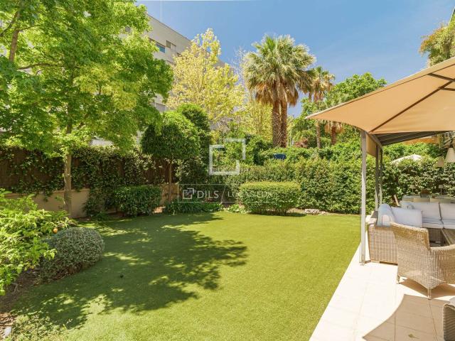 Piso en venta en Barcelona, Vallcarca Penitents. Piso en excelentes condiciones con cuatro dormitorios y terraza de 222m en venta en Sant Gervasi. Pisos.