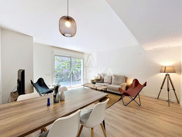 Piso en venta en Barcelona, Vallcarca Penitents. Piso en venta de 3 habitaciones reformado junto a Plaça dAlfons Comín. Pisos.