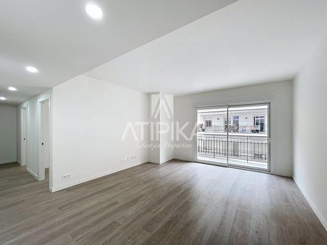 Piso en venta en Barcelona, Vallcarca Penitents. Piso en venta de 3 habitaciones reformado junto a Plaça dAlfons Comín. Pisos.