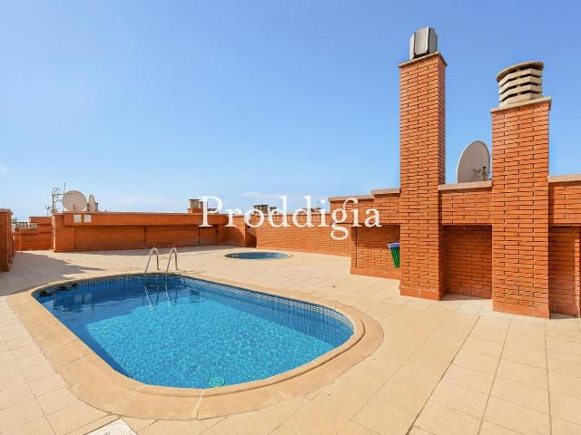 Piso en venta en Barcelona, Vallcarca Penitents. Vivienda refomada con piscina comunitaria en el Vallcarca. Pisos.