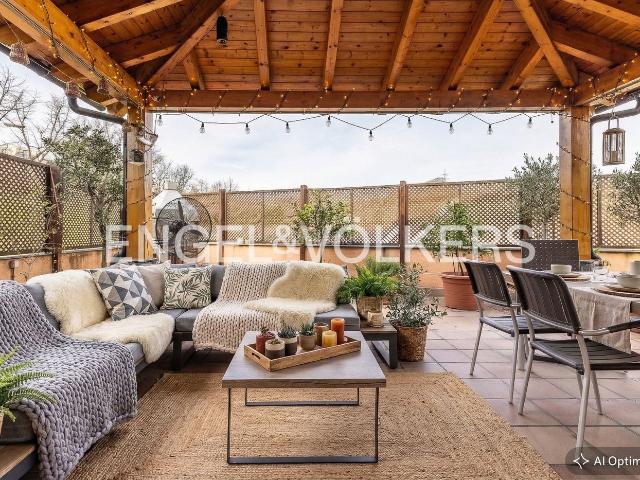 Piso en venta en Barcelona, Vallbona. Espectacular dúplex de 189 m2 con gran terraza de 70 m. Pisos.