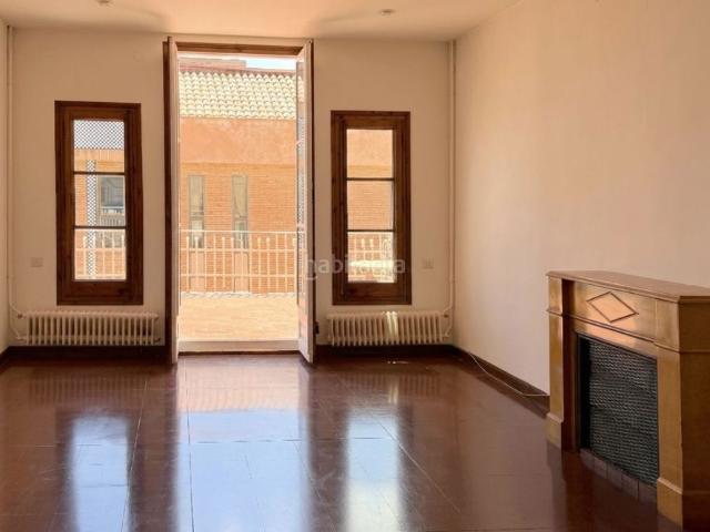 Piso en venta en Barcelona, Vallvidrera Tibidabo Les Planes. Luminoso piso en Vallvidrera junto al funicular. Pisos.