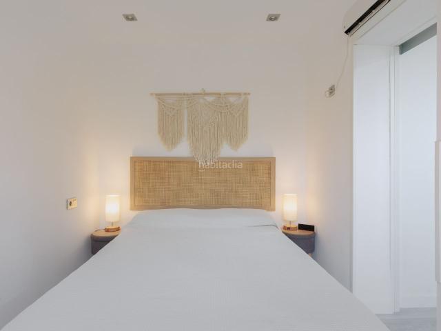 Piso en venta en Barcelona, Vila de Gràcia. Vivir y trabajar en Gràcia: bajo reformado con dos patios y dos entradas independientes. Pisos.