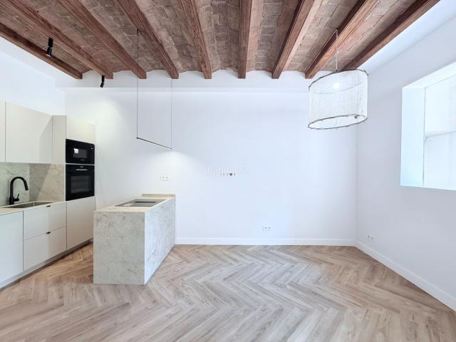 Piso en venta en Barcelona, Vila de Gràcia. con terraza privada de 33 m2. Pisos.