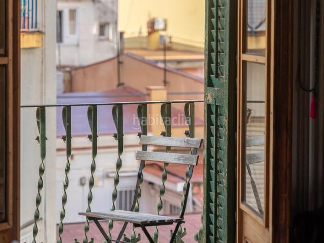 Piso en venta en Barcelona, Vila de Gràcia. Encanto mediterráneo con terraza privada en el corazón de Vila de Gràcia. Pisos.