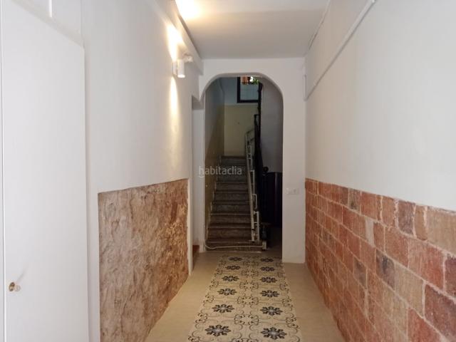 Piso en venta en Barcelona, Vila de Gràcia. Encanto y autenticidad en una finca regia en el corazón de Gràcia. Pisos.