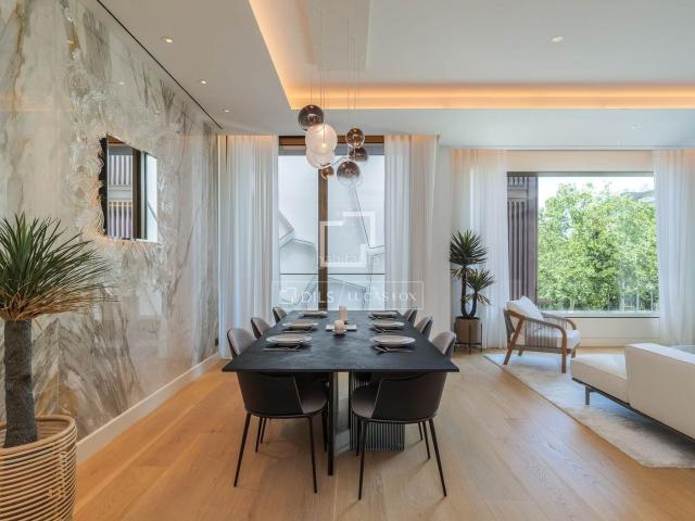 Piso en venta en Barcelona, Vila de Gràcia. Exclusivo apartamento de dos suites en una de las fincas más prestigiosas de Barcelona. Pisos.