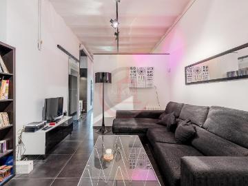 Piso en venta en Barcelona, Vila de Gràcia. PISO CON PATIO MAS DE 25M2 EN EL CORAZÓN DE GRACIA. Pisos.