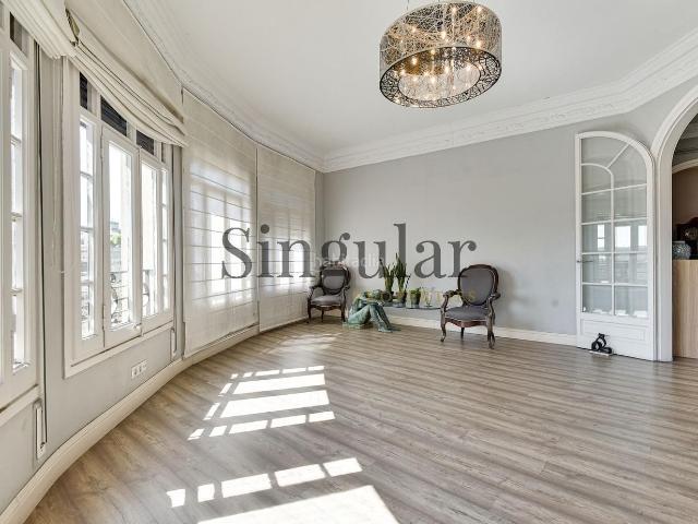 Piso en venta en Barcelona, Vila de Gràcia. Exclusiva propiedad esquinera en finca regia en Passeig de Gràcia. Pisos.