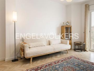 Piso en venta en Barcelona, Vila de Gràcia. Fantástico piso alto de 4 dormitorios con terraza. Pisos.