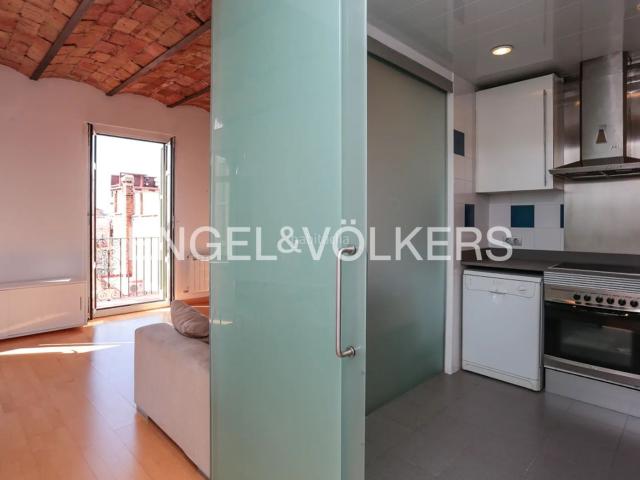 Piso en venta en Barcelona, Vila de Gràcia. Luminoso ático reformado en Gracia. Pisos.