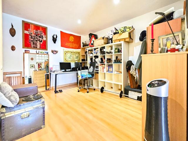 Piso en venta en Barcelona, Vila de Gràcia. Luminoso piso con cedula tipo loft de 40 m² en la Vila de Gràcia Barcelona. Pisos.