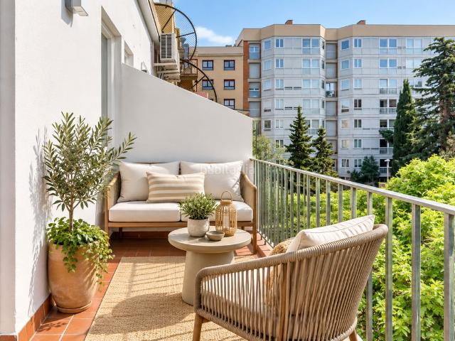 Piso en venta en Barcelona, Vila de Gràcia. Piso de diseño con terraza y 3 habitaciones en suite en Gràcia. Pisos.