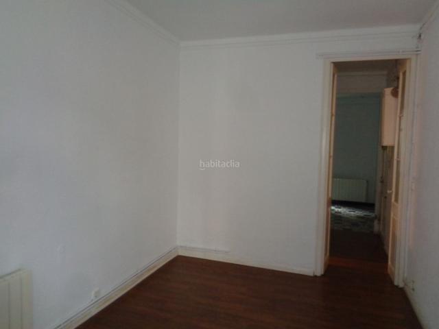 Piso en venta en Barcelona, Vila de Gràcia. Piso de 2 habitaciones con balcón en Gràcia 275.000. Pisos.
