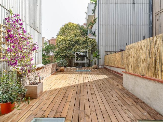 Piso en venta en Barcelona, Vila de Gràcia. Piso en excelentes condiciones de 2 dormitorios con 33m terraza en venta en Gràcia. Pisos.