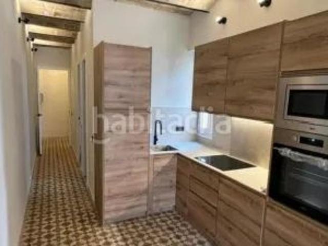Piso en venta en Barcelona, Vila de Gràcia. Piso en venta con suelos hidráulicos originales en Vila de Gràcia Barcelona. Pisos.