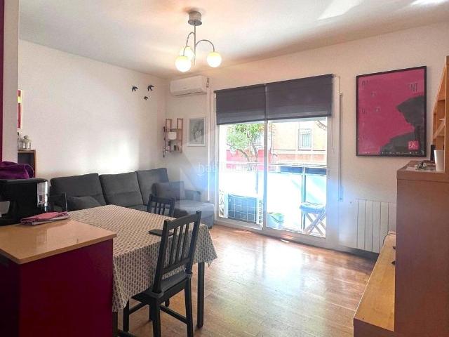 Piso en venta en Barcelona, Vila de Gràcia. Piso en venta de tres dormitorios en Vila de Gràcia, junto a la plaza de Rovira i Trias. Barcelona. Pisos.