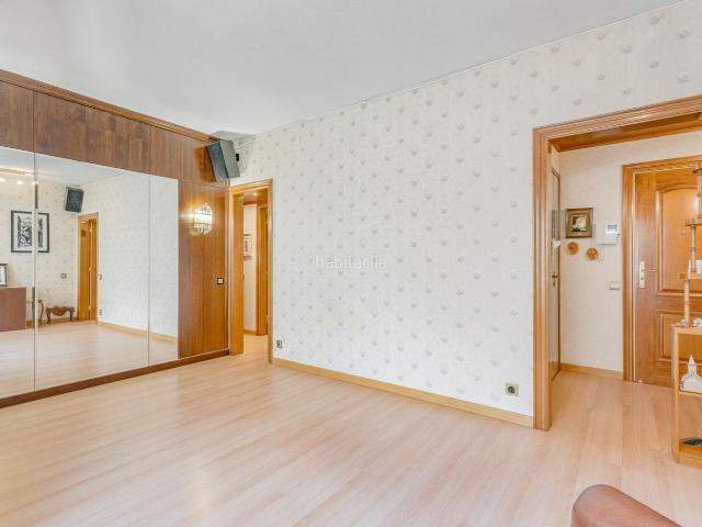 Piso en venta en Barcelona, Vila de Gràcia. Piso en Venta en la Vila de Gracia soleado y con ascensor. Pisos.