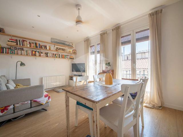 Piso en venta en Barcelona, Vila de Gràcia. Piso en venta reformado, exterior y luminoso, en Vila de Gràcia, próximo a la plaza de Rovira i Trias. Barcelona. Pisos.