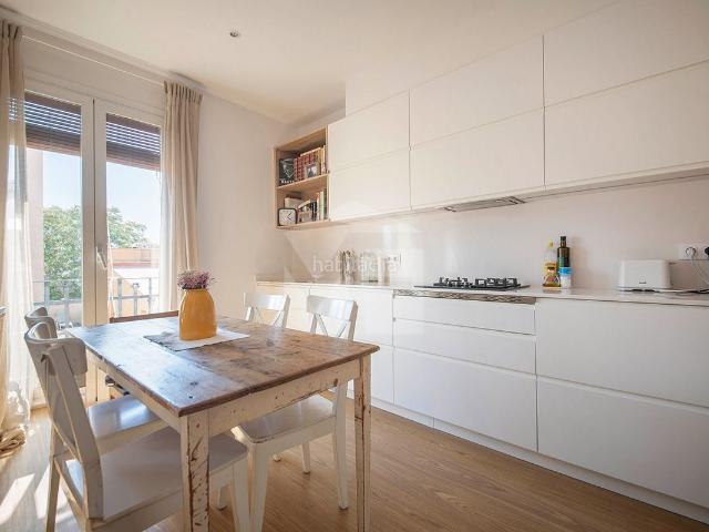 Piso en venta en Barcelona, Vila de Gràcia. Piso en venta reformado, exterior y luminoso, en Vila de Gràcia, próximo a la plaza de Rovira i Trias. Barcelona. Pisos.