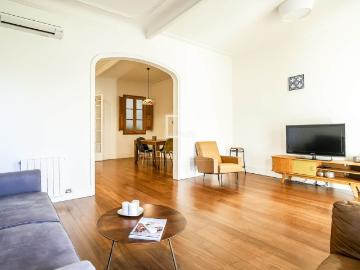 Piso en venta en Barcelona, Vila de Gràcia. Piso luminoso de 138 m con tres dormitorios y dos baños en venta en el corazón de Gràcia. Pisos.