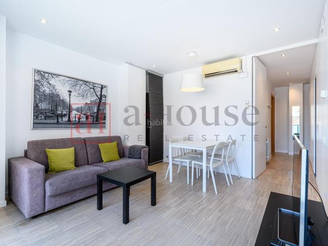 Piso en venta en Barcelona, Vila de Gràcia. PISO LISTO PARA ENTRAR A VIVIR CON BALCÓN EN VILA DE GRACIA. Pisos.