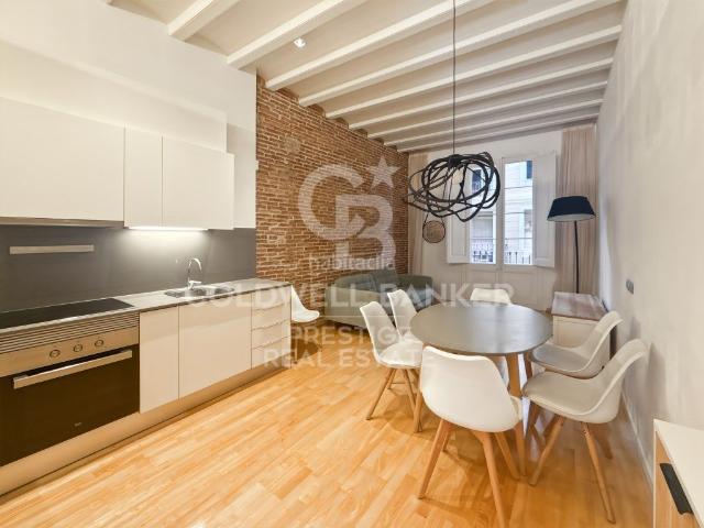 Piso en venta en Barcelona, Vila de Gràcia. Piso reformado con terraza junto al metro Joanic. Pisos.