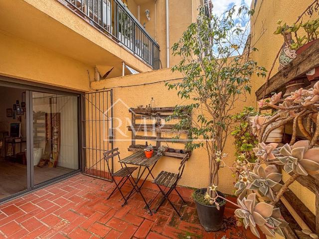 Piso en venta en Barcelona, Vilapicina Torre Llobeta. Loft reformado con patio en venta en El Guinardó, con posibilidad de 2 habitaciones. Pisos.